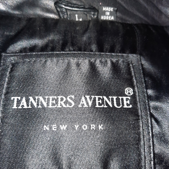 Wonen's Black Leather Jacket - Picture 1 of 4